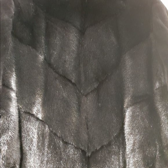 Genuine Canadian mink fur coat. - Picture 6 of 7